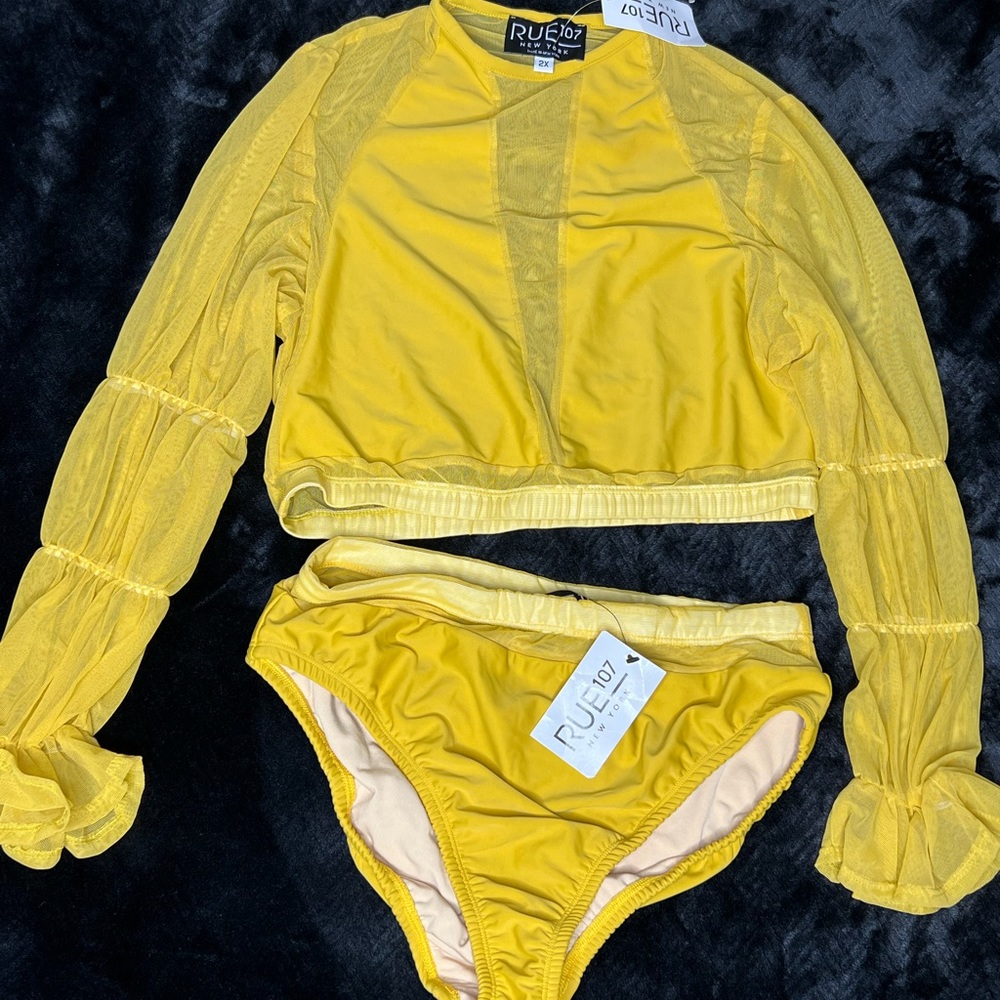**NWT RUE 107 2 piece swimsuit